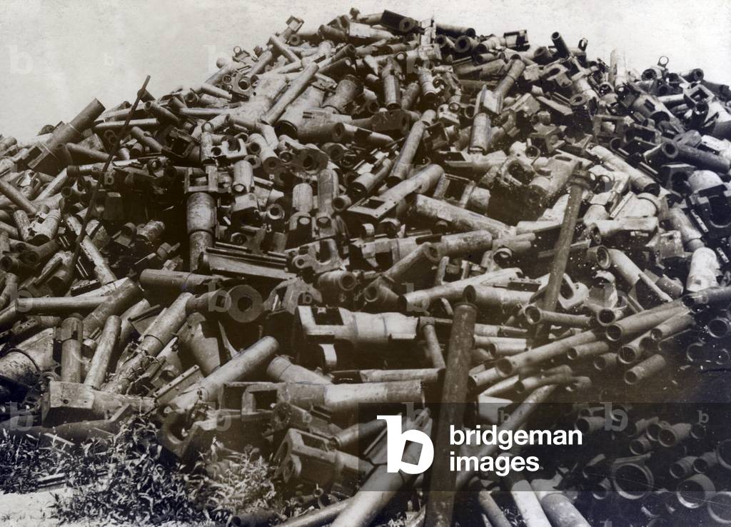 Destroyed German gun barrels, around 1919