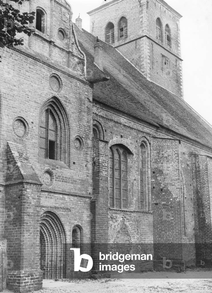 The St. Mary's Church in Gardelegen, 1935 (b/w photo)