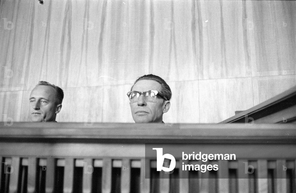 Court proceedings in Munich: Sale of files by the judiciary, 1960 (b/w photo)