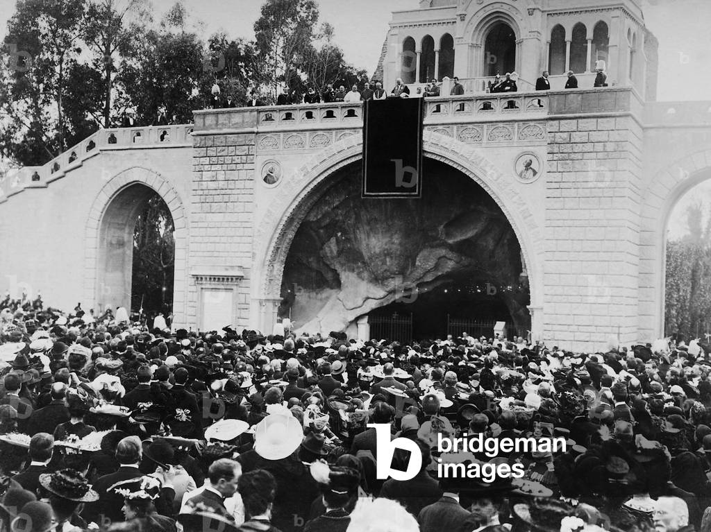 Pope Pius X. at the inauguration of the Lourdes Chapel, 1905 (b/w photo)