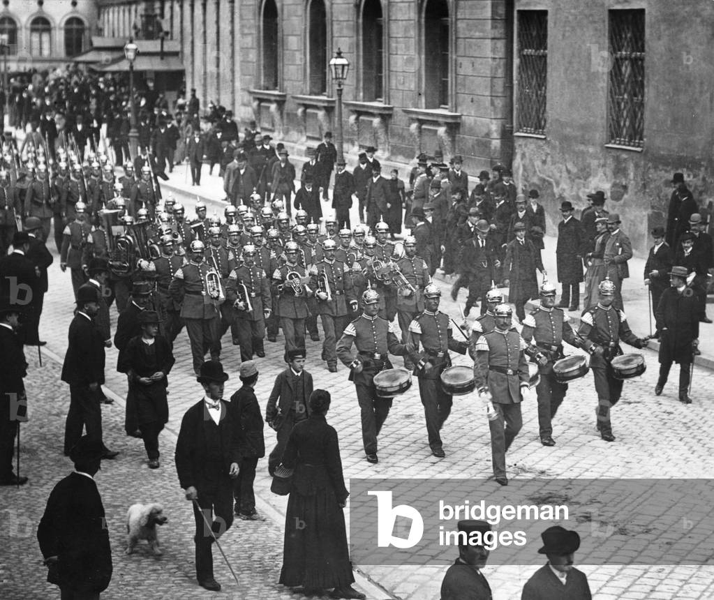 Deployment of the Bavarian Leibregiment in Munich (b/w photo)