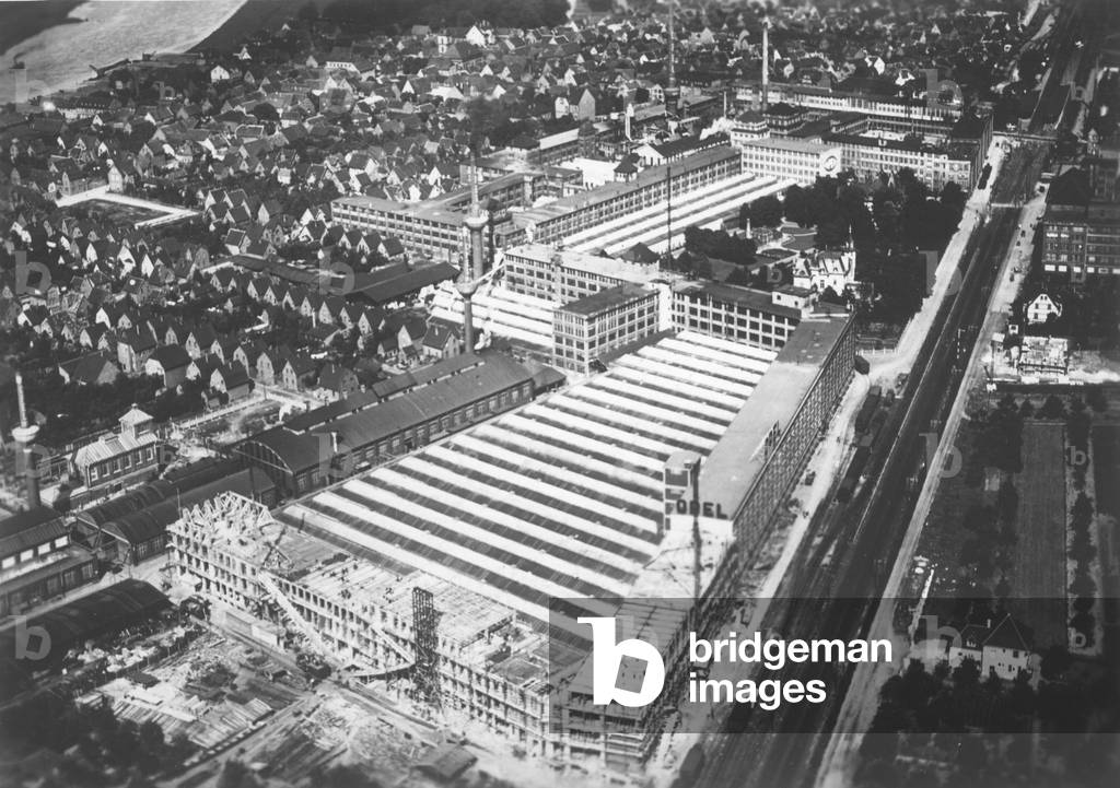 The Opel plant in Ruesselsheim, around 1930 (b/w photo)
