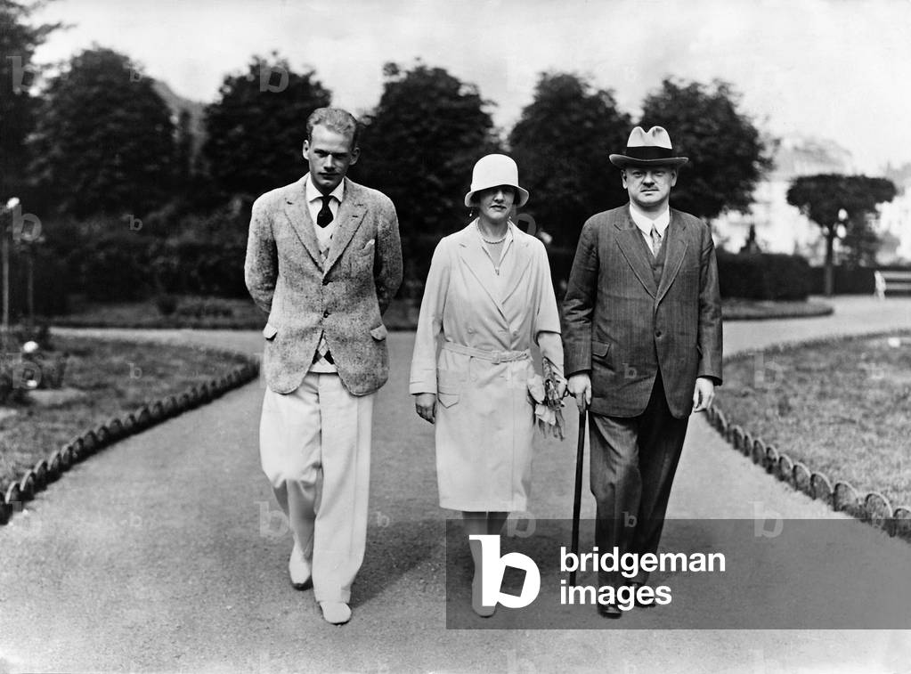 Gustav Stresemann with his family (b/w photo)