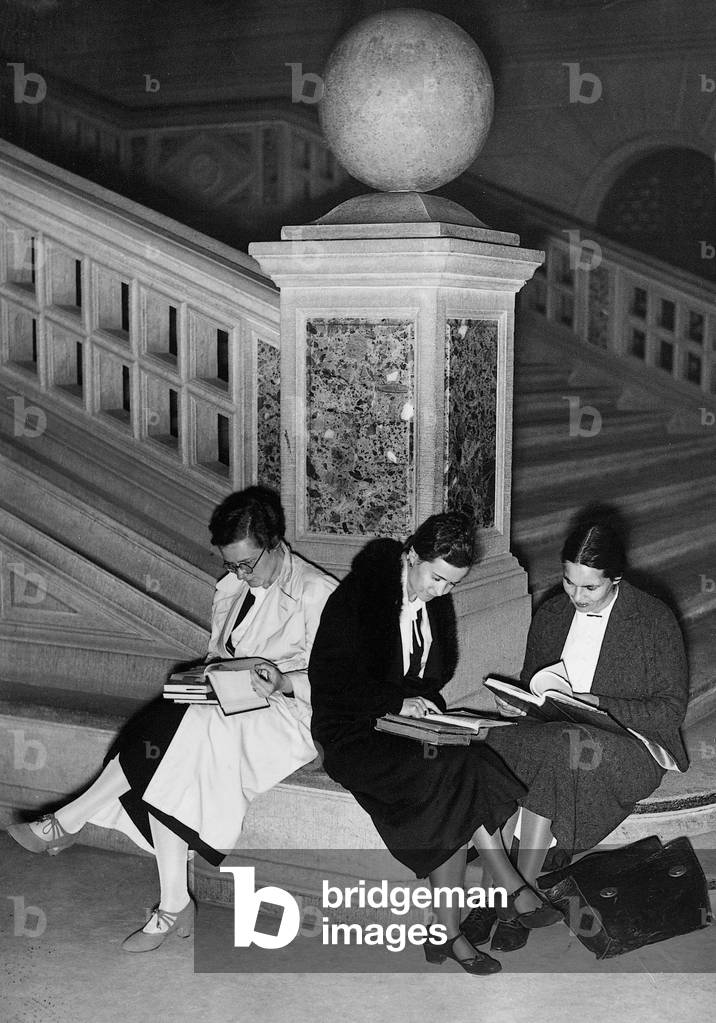 Women reading, 1935 (b/w photo)