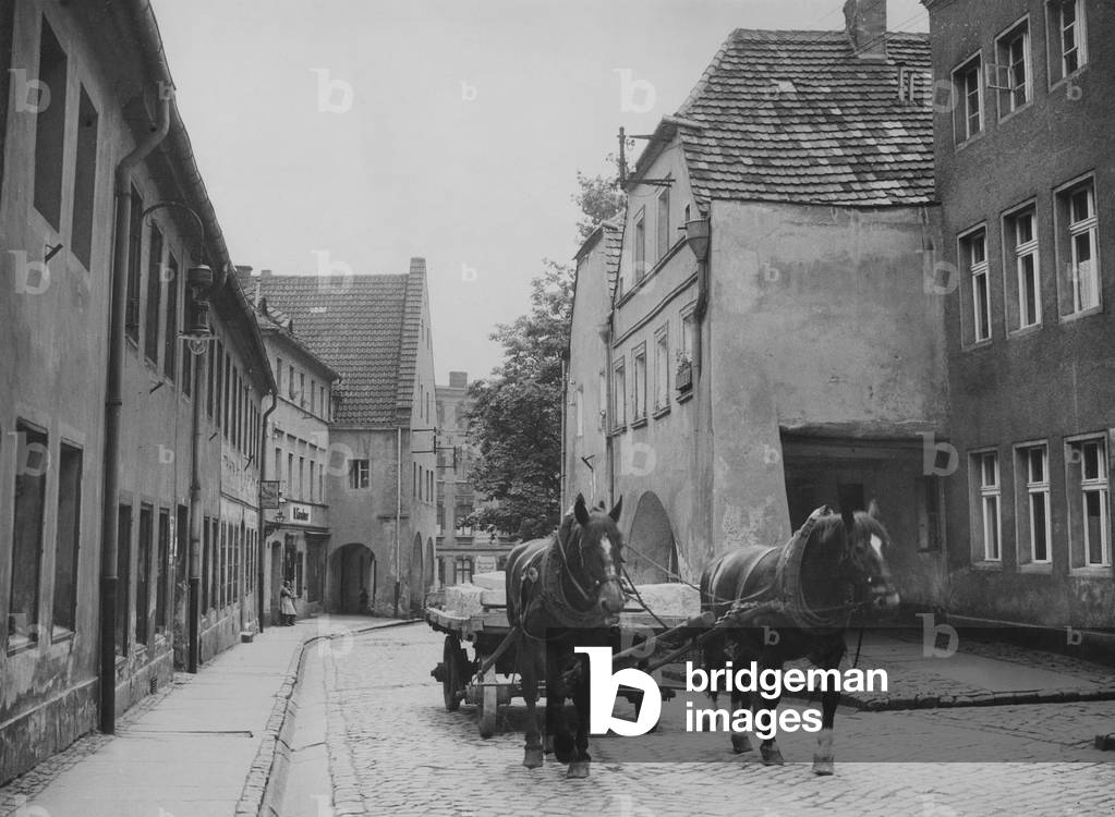 Horse and cart in Striegau, 1935 (b/w photo)