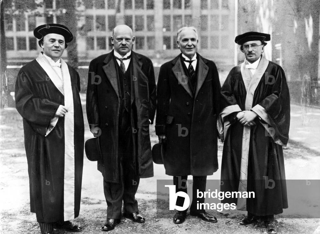 Gustav Stresemann at the conferment of honorary doctorates (b/w photo)