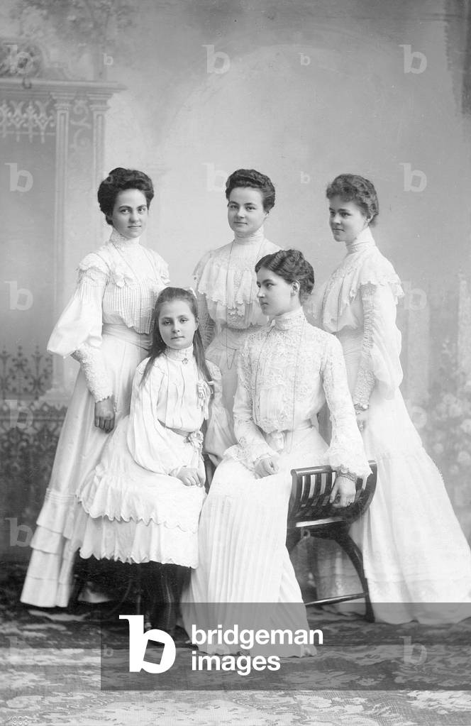Grand Duchess of Saxon-Weimar with her sisters, 1903 (b/w photo)