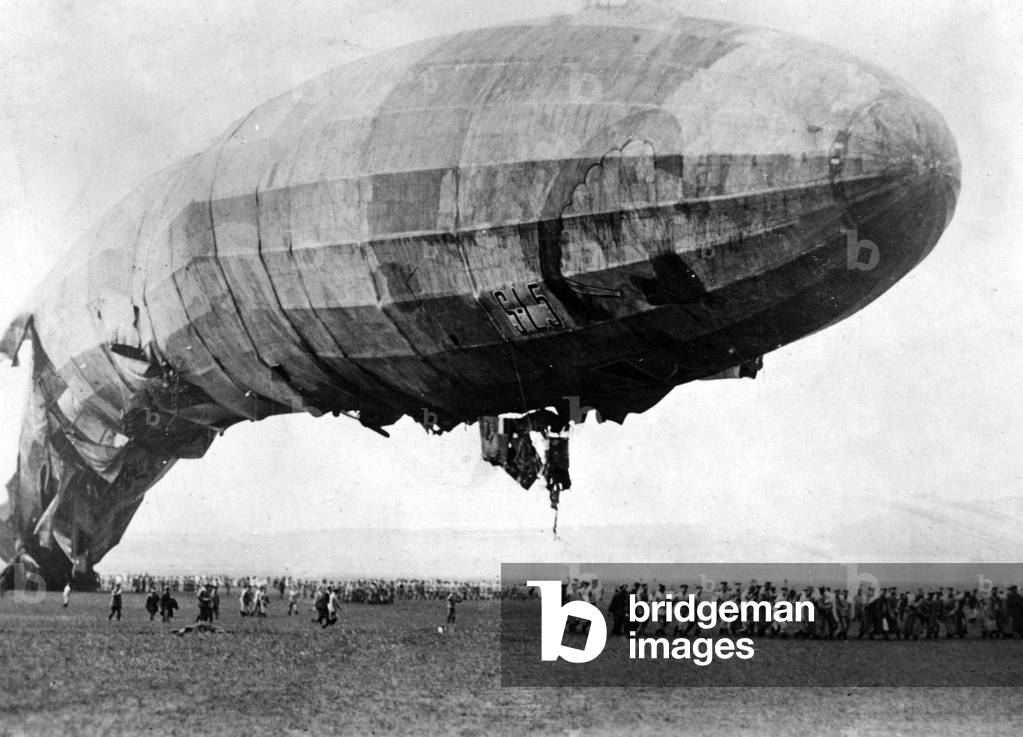 Zeppelin raids on England, 1915 (b/w photo)