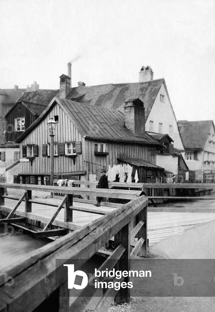 Handicraft business at the Auer Muehlbach (b/w photo)