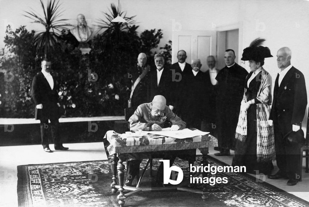 Emperor Franz Joseph I at the inauguration of Sarsteiner Foundation House in Bad Ischl, 1912 (b/w photo)