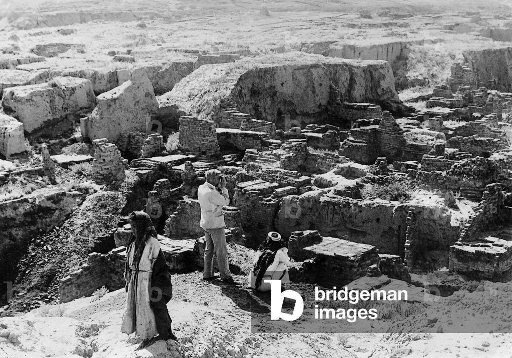 Excavations of El Qasa (b/w photo)