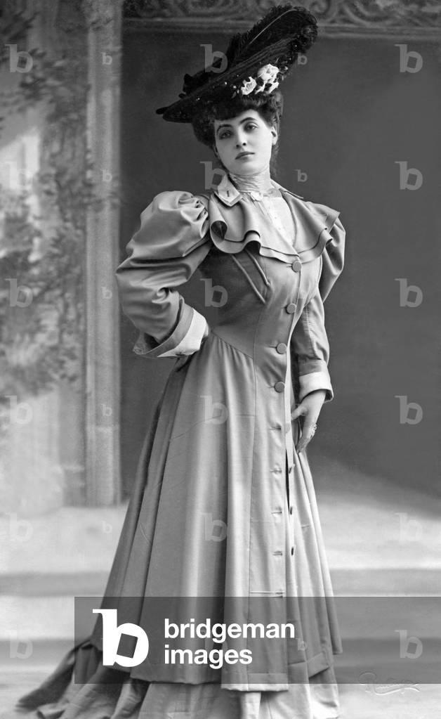Woman in elegant travel coat, 1905 (b/w photo)