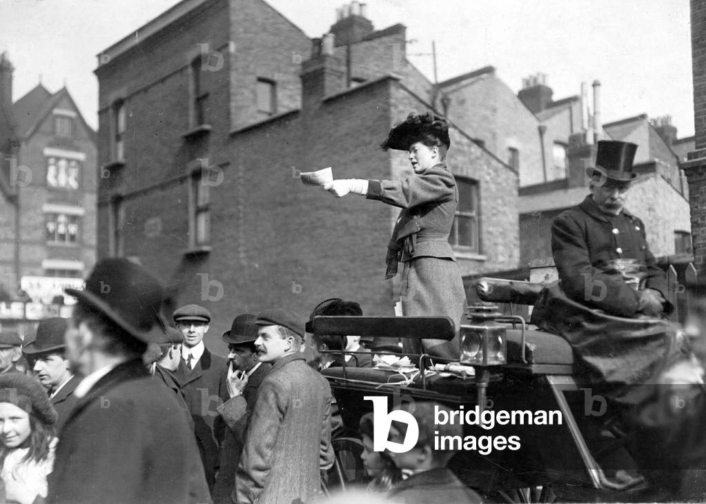 English female stump speaker, 1910 (b/w photo)