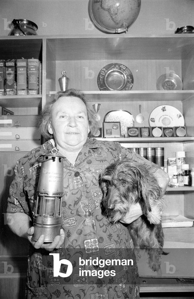 Kathi Hofmeister in Gergweis, 1974 (b/w photo)