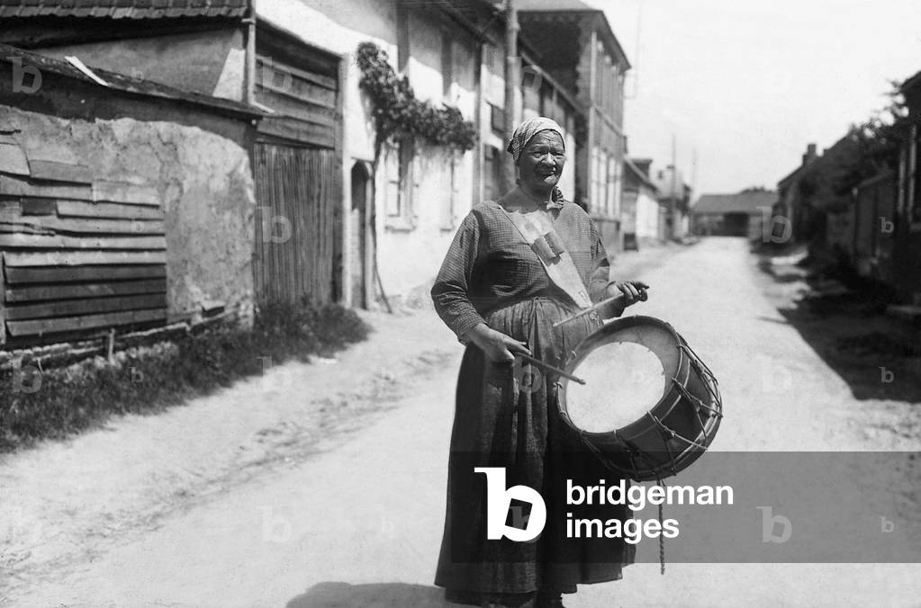 The female village drummer in Froissy, 1911 (b/w photo)