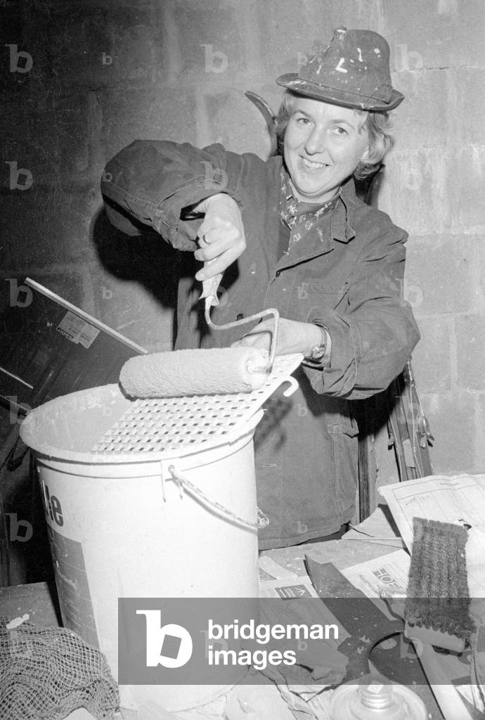 Housewife while painting, 1974 (b/w photo)