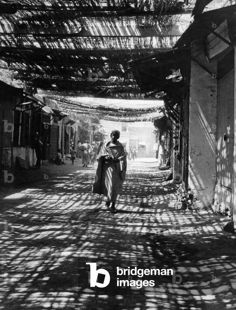 The old town of Tunis, 1930s (b/w photo)