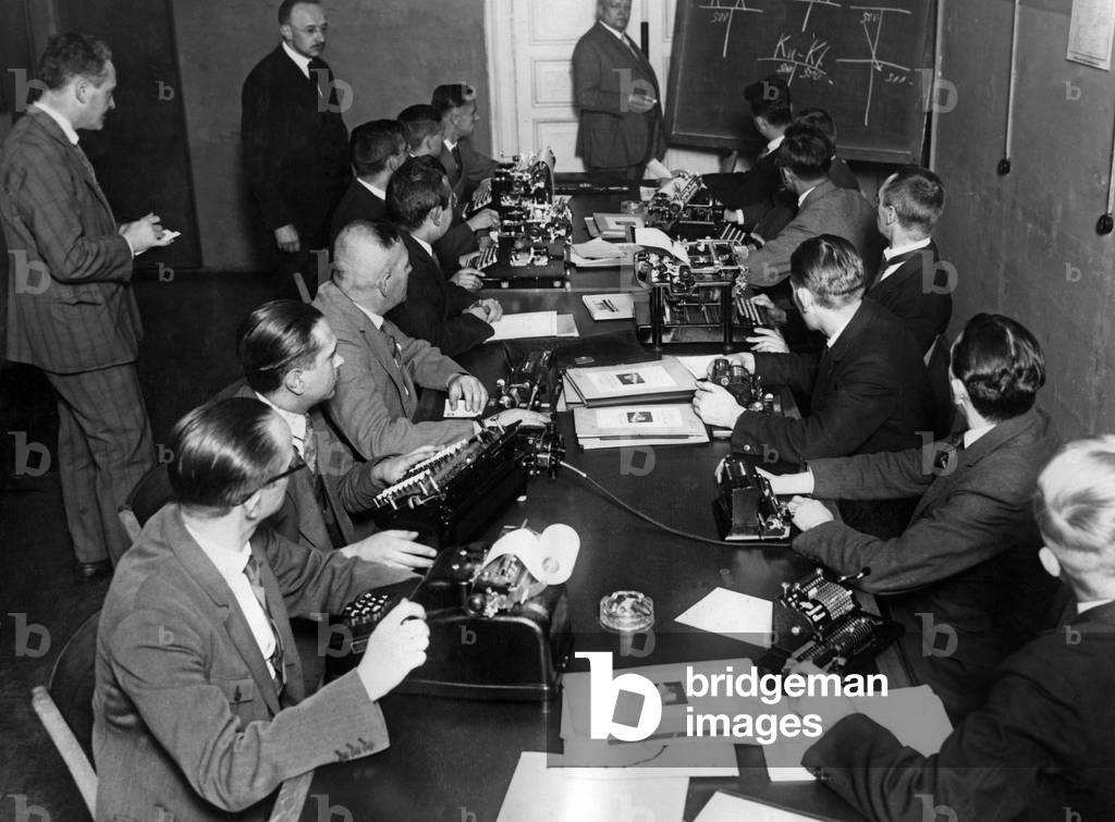 Further training for office staff, 1929 (b/w photo)