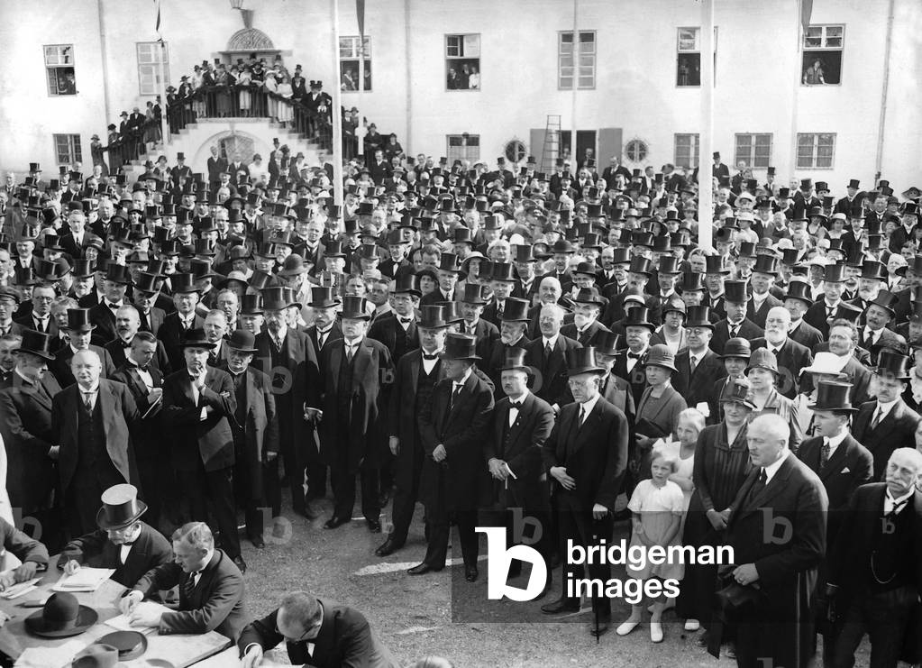 Gustav Stresemann at the opening ceremony of the 'House of the Germans', 1925 (b/w photo)