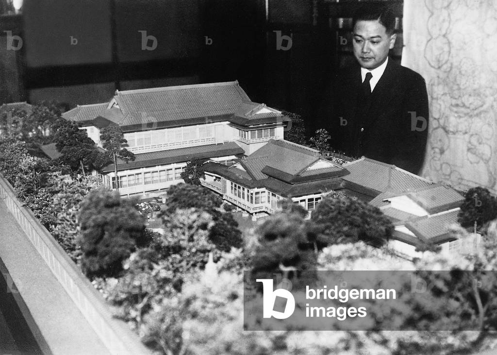 Model of the Japanese pavilion, 1937 (b/w photo)