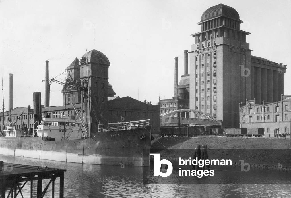 Freighter in the harbor of Bremen, 1929 (b/w photo)