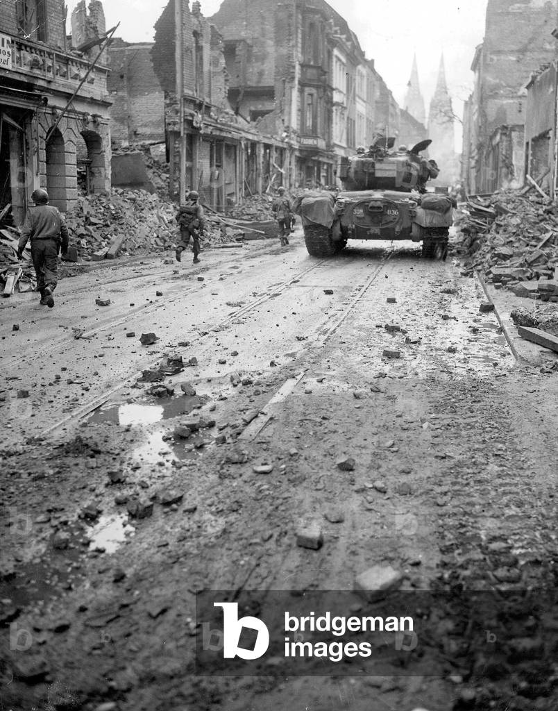 An American Pershing in a destroyed street in Cologne, 1945 (b/w photo)
