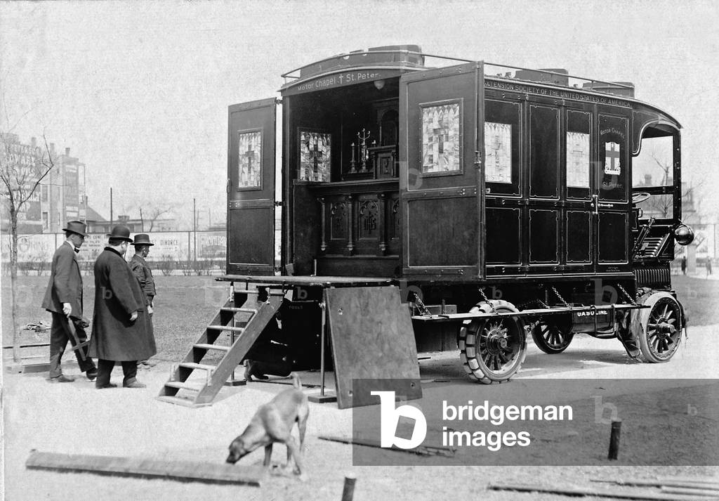 Mobile church in the USA, 1913 (b/w photo)