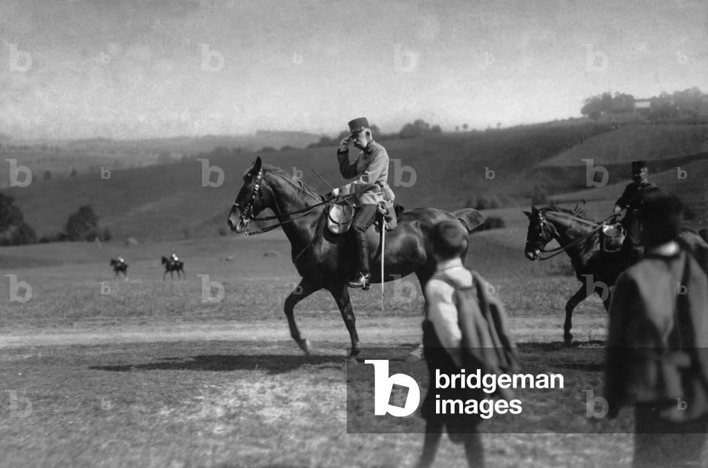 Franz Joseph I. on a ride visit during a maneuver, 1906 (b/w photo)