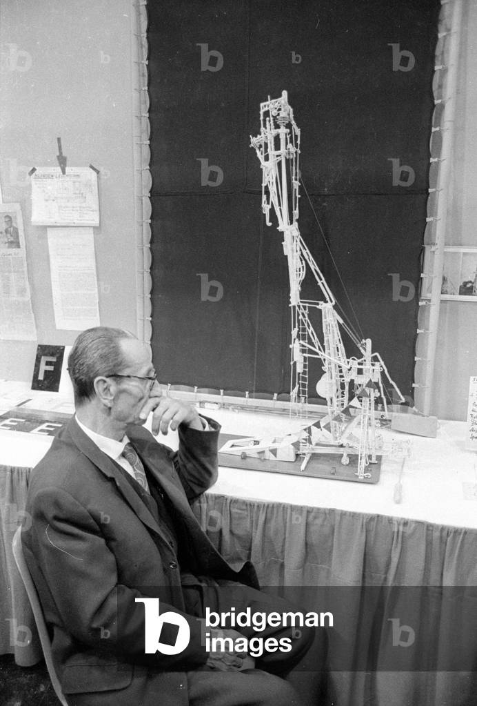 Erfinder- und Neuheiten-Ausstellung (Inventor and Novelty Exhibition) in Nuremberg, 1974 (b/w photo)