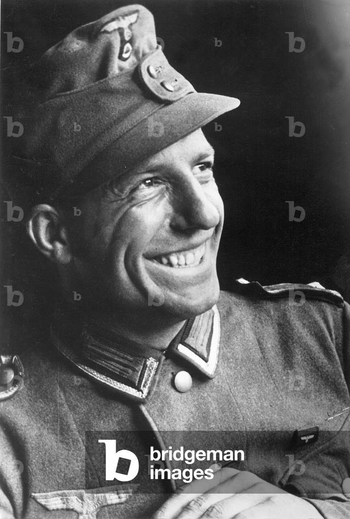 Mountain infantryman, 1940 (b/w photo)