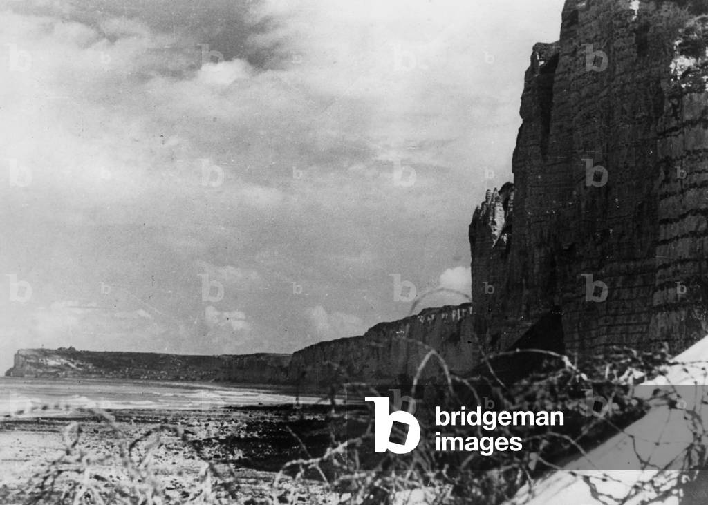 Cliff coast on the Atlantic Wall, 06.06.1944 (b/w photo)