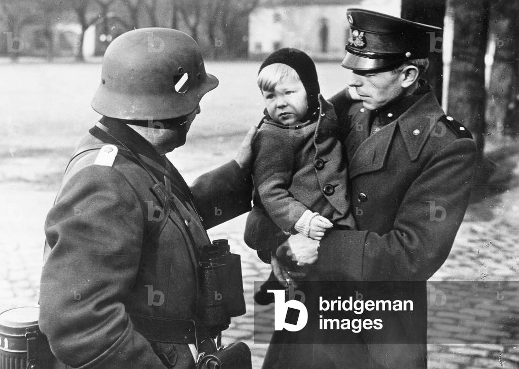 German and Danish officers, 1940 (b/w photo)