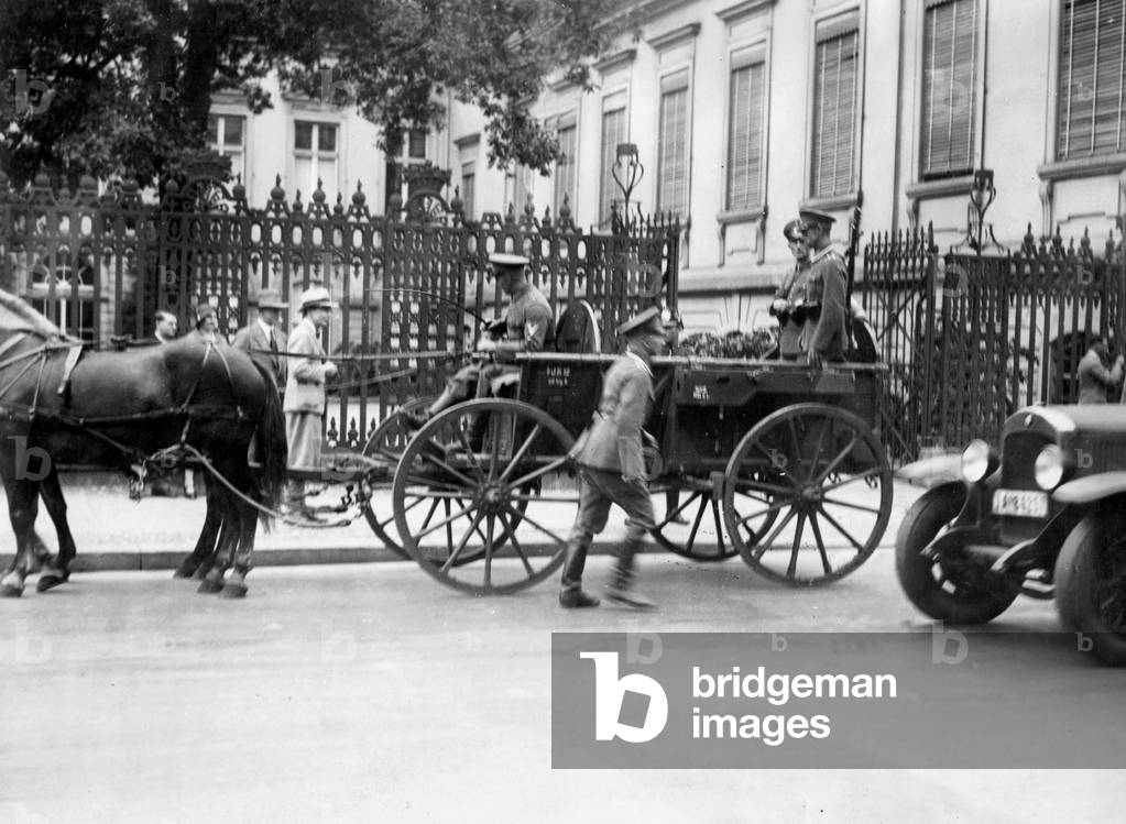 Wagons of the Reich Defense Forces in Wilhelmstrasse ensure the Prussian coup (b/w photo)