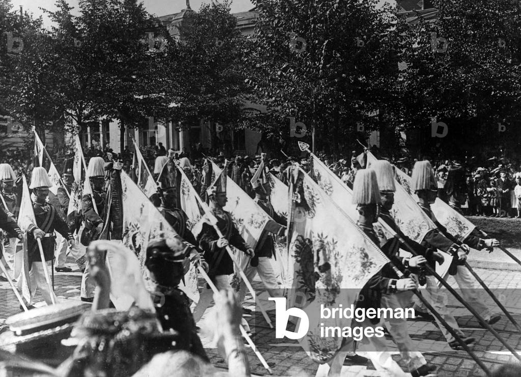Flag company, 1906 (b/w photo)