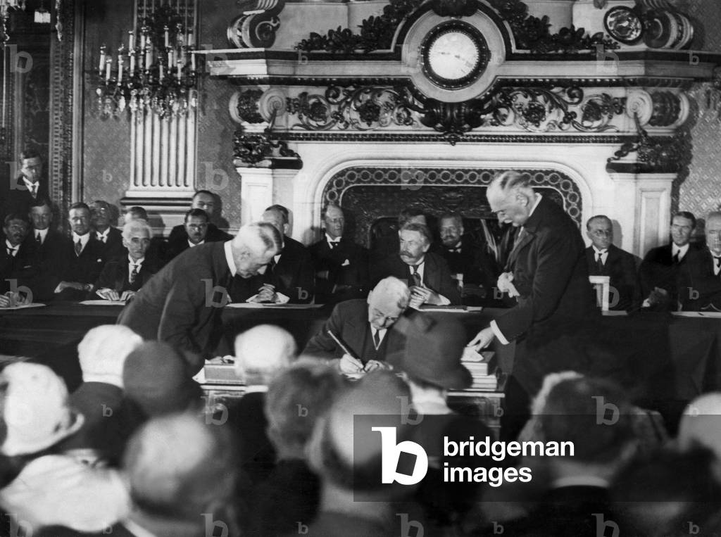 Frank B. Kellogg signs the Kellogg-Briand Pact, 1928 (b/w photo)