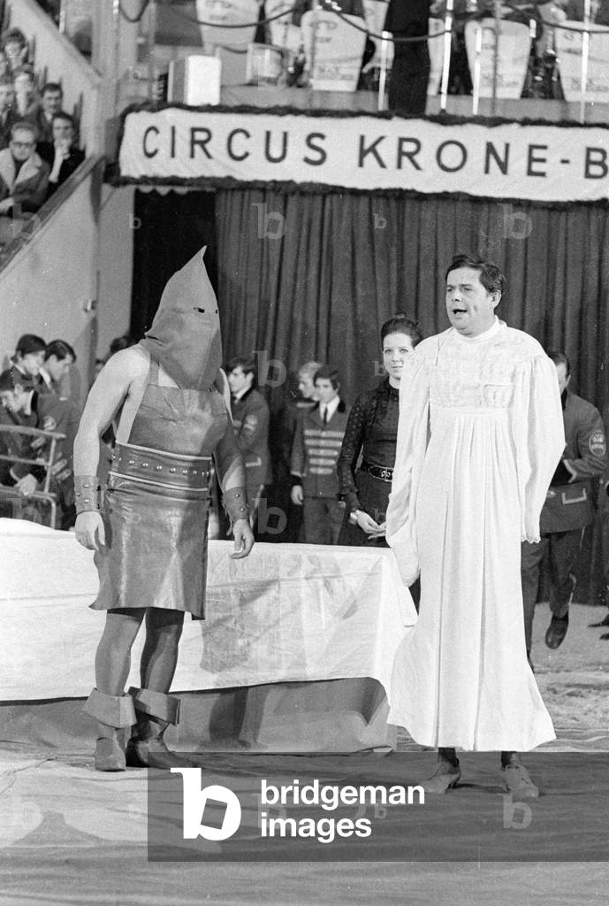 Mario Adorf and Walter Giller performing at Circus Krone, 1969 (b/w photo)
