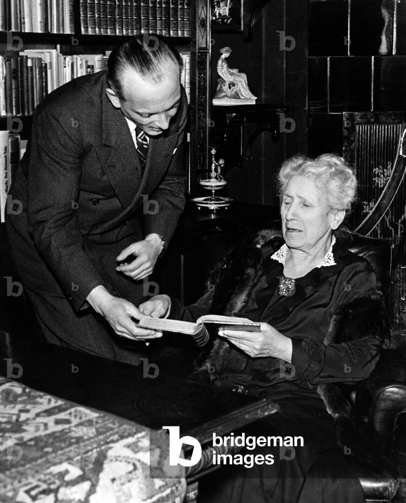 Marie von Buelow, 1932  (b/w photo)