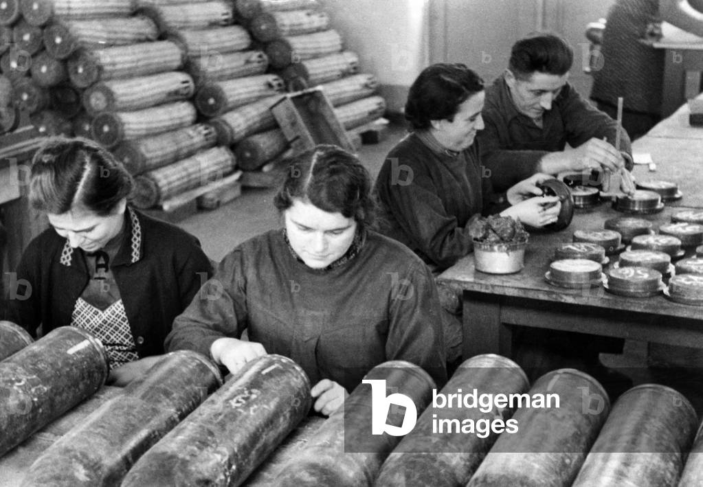 Women in the arms industry; grenade production, 1939 (b/w photo)