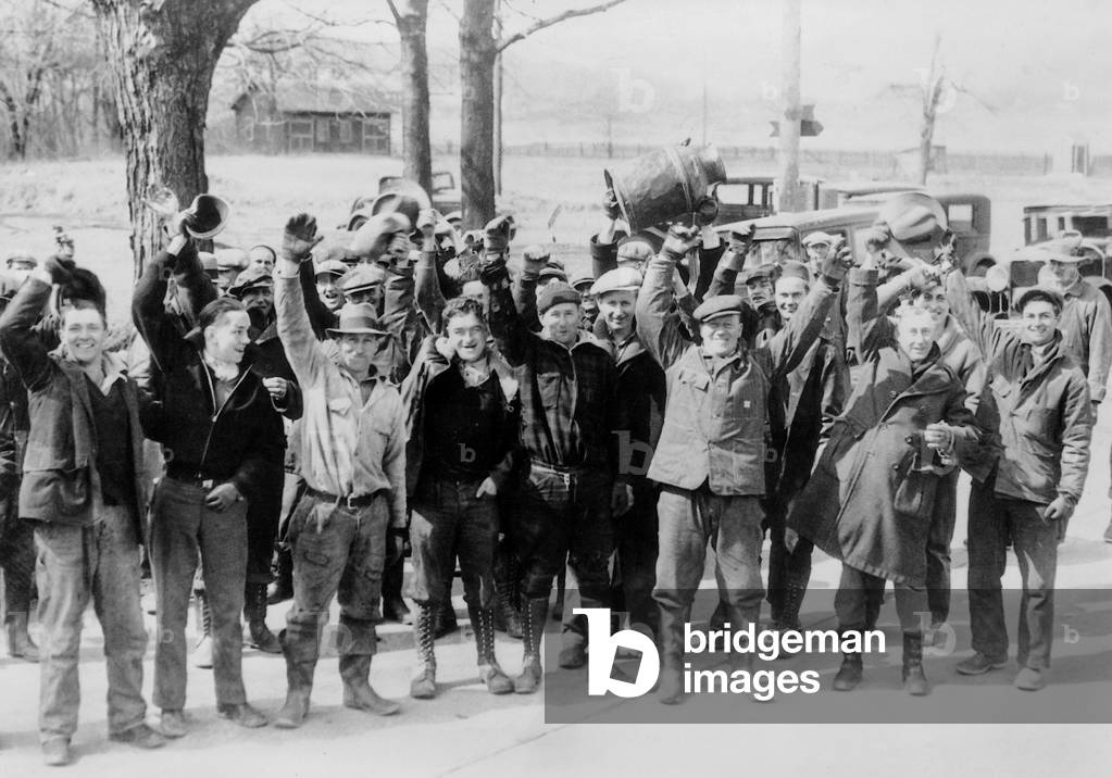 Striking farmers during the Great Depression, 1933 (b/w photo)