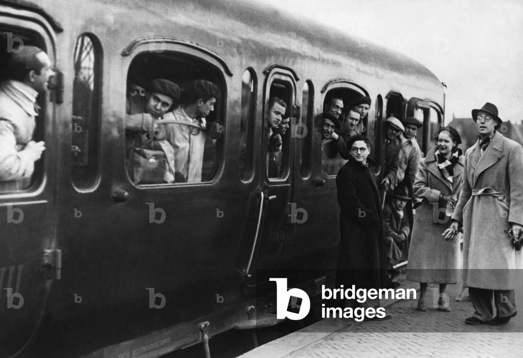 Spanish national refugees on arrival in the Netherlands, 1936