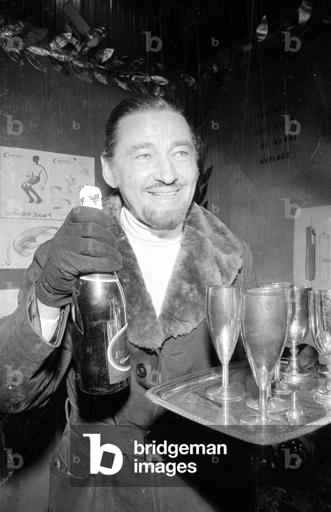 Erfinder- und Neuheiten-Ausstellung (Inventor and Novelty Exhibition) in Nuremberg, 1974 (b/w photo)