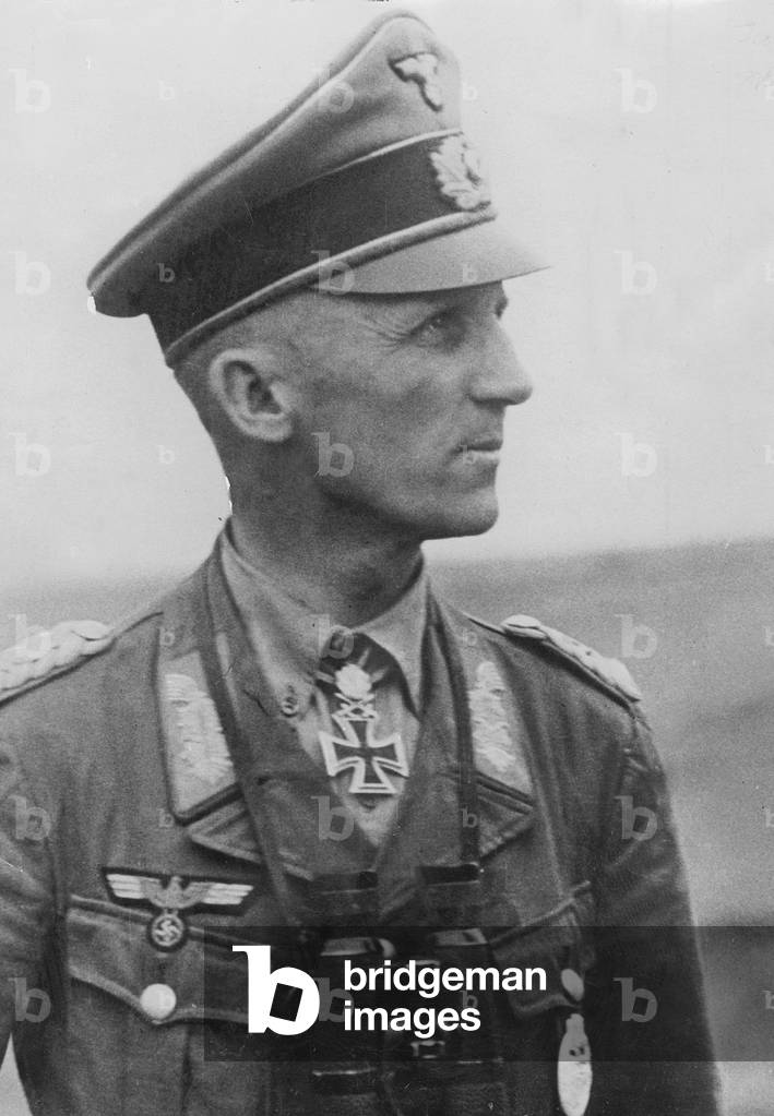 Hasso von Manteuffel, 1944 (b/w photo)