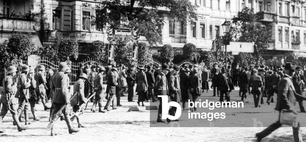 Reichswehr troops during the metalworkers' strike in Berlin, 1919
