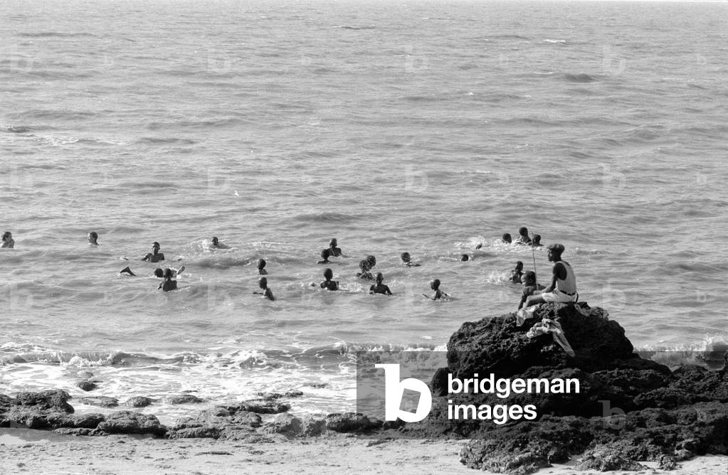 Children bathing in Guinea, 1960 (b/w photo)