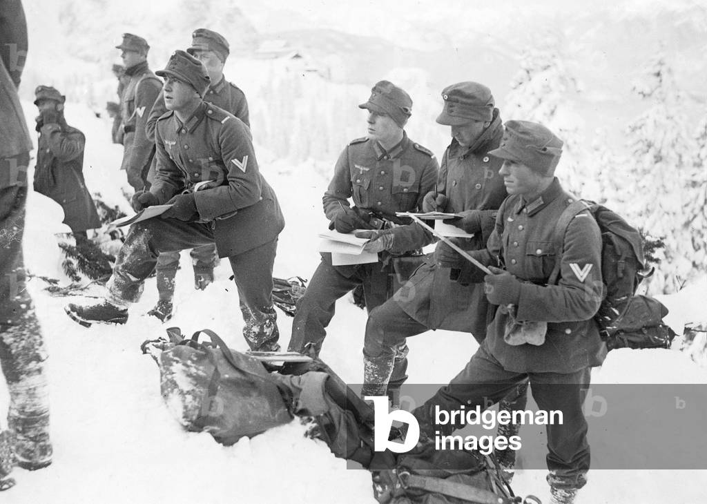 Mountain infantry, 1935 (b/w photo)