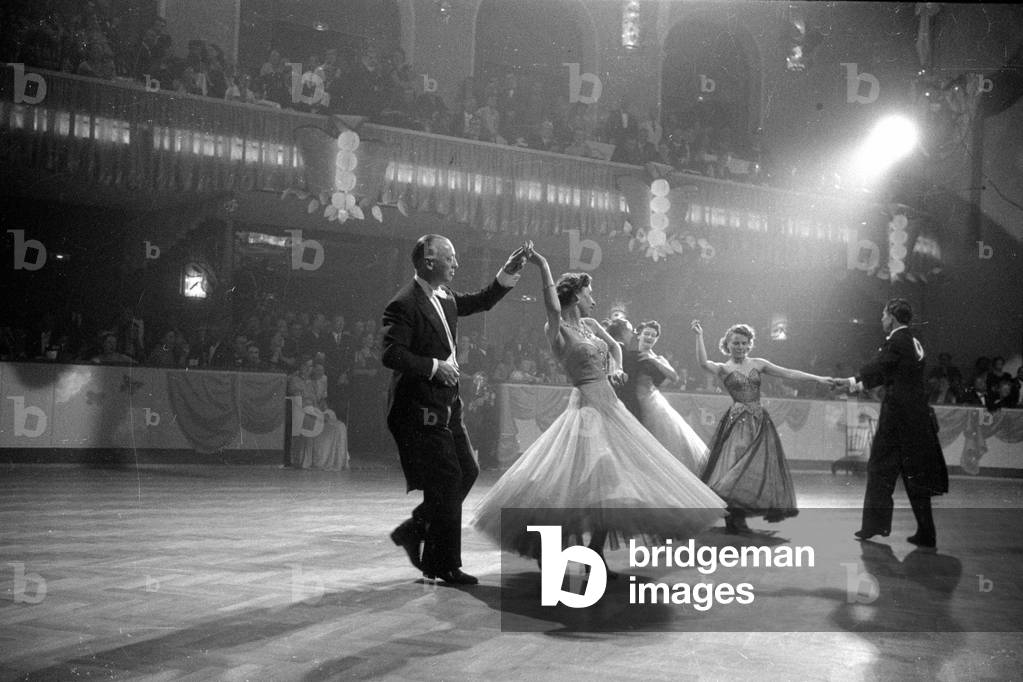 International dance competition in Munich, 1952 (b/w photo)