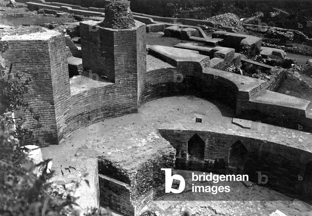 Horace's Villa (b/w photo)