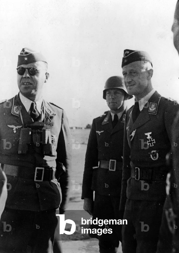 German officers on the British Channel Islands, 1940 (b/w photo)