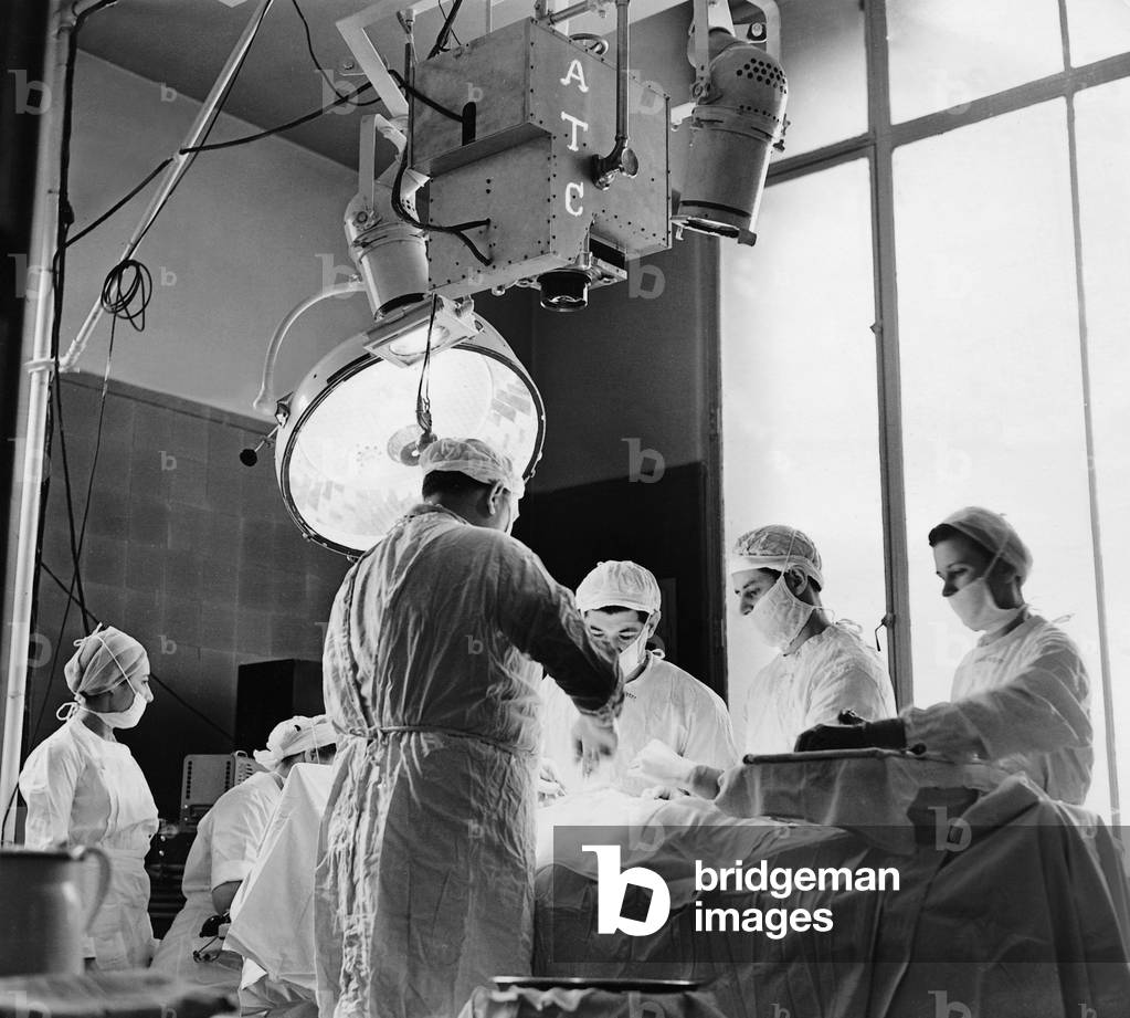 Television recording of a surgery in New York City, 1939 (b/w photo)