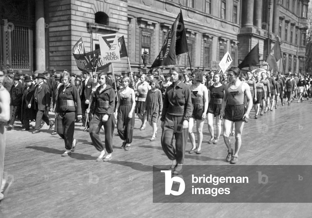 Worker athletes at the rally of May Day , 1930